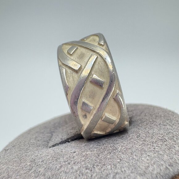 VTG Sterling Silver 925 Interlocking Knot Design Textured Band Ring Size 8.25 - Picture 5 of 11